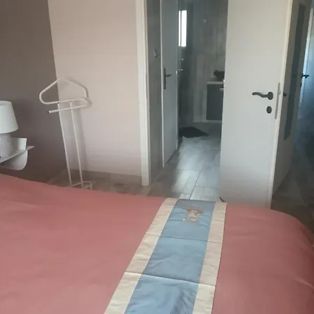 D'hôtes Les Orchidées Bed and breakfast 3*